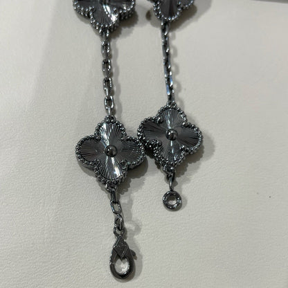 [LUXE JEWELRY]CLOVER 5 MOTIF BLACK BRACELET