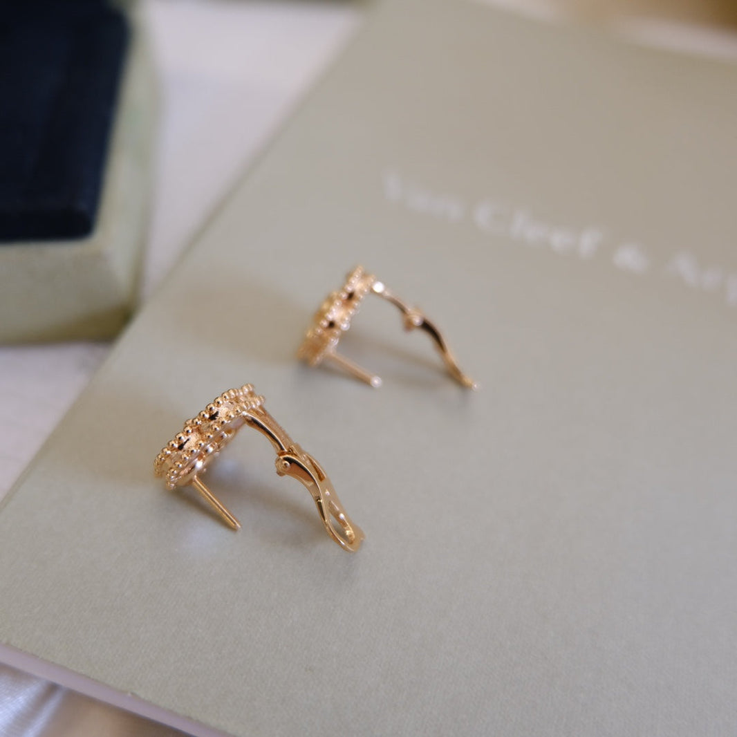 [LUXE]LUCKY PINK GOLD WHITE MOP EARRINGS