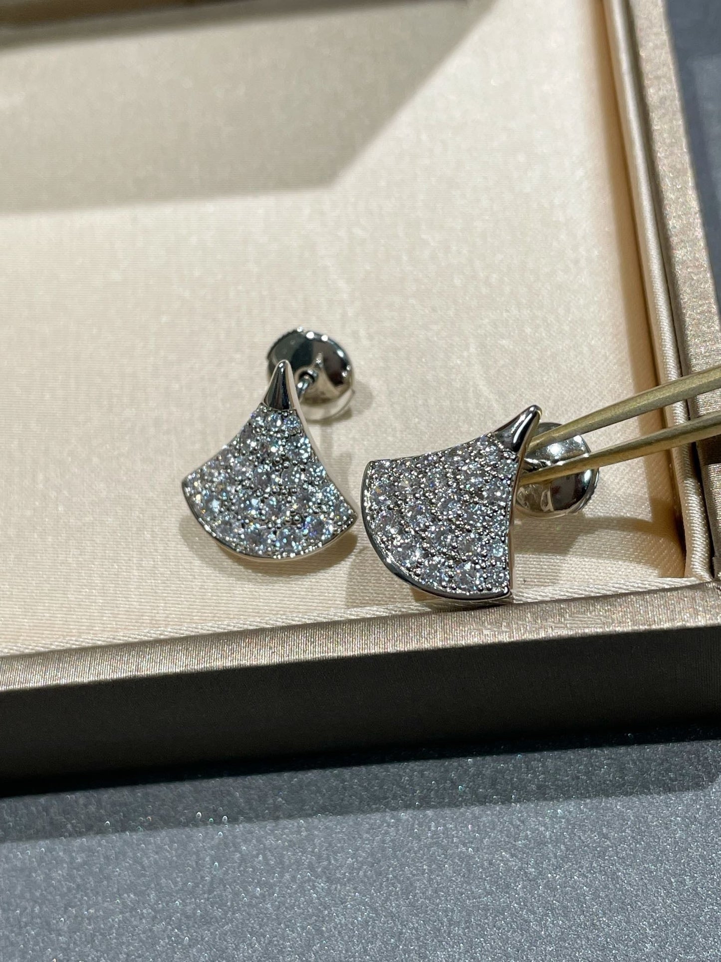 [Luxe]DREAM STUD EARRINGS DIAMOND