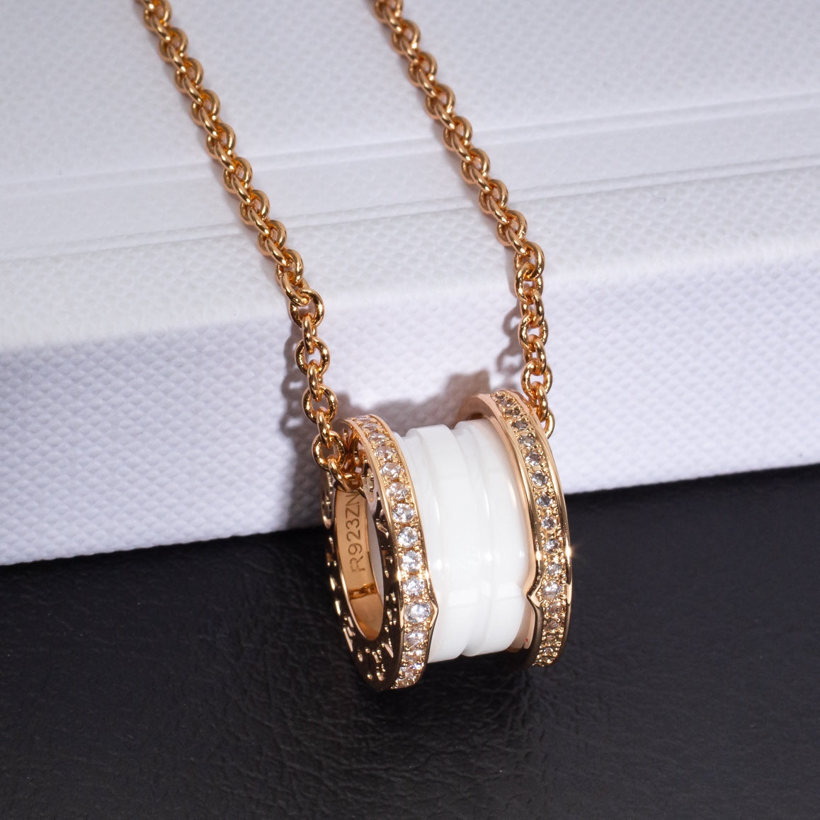 [Luxe]ZERO 1 WHITE CERAMIC PINK GOLD DIAMOND NECKLACE