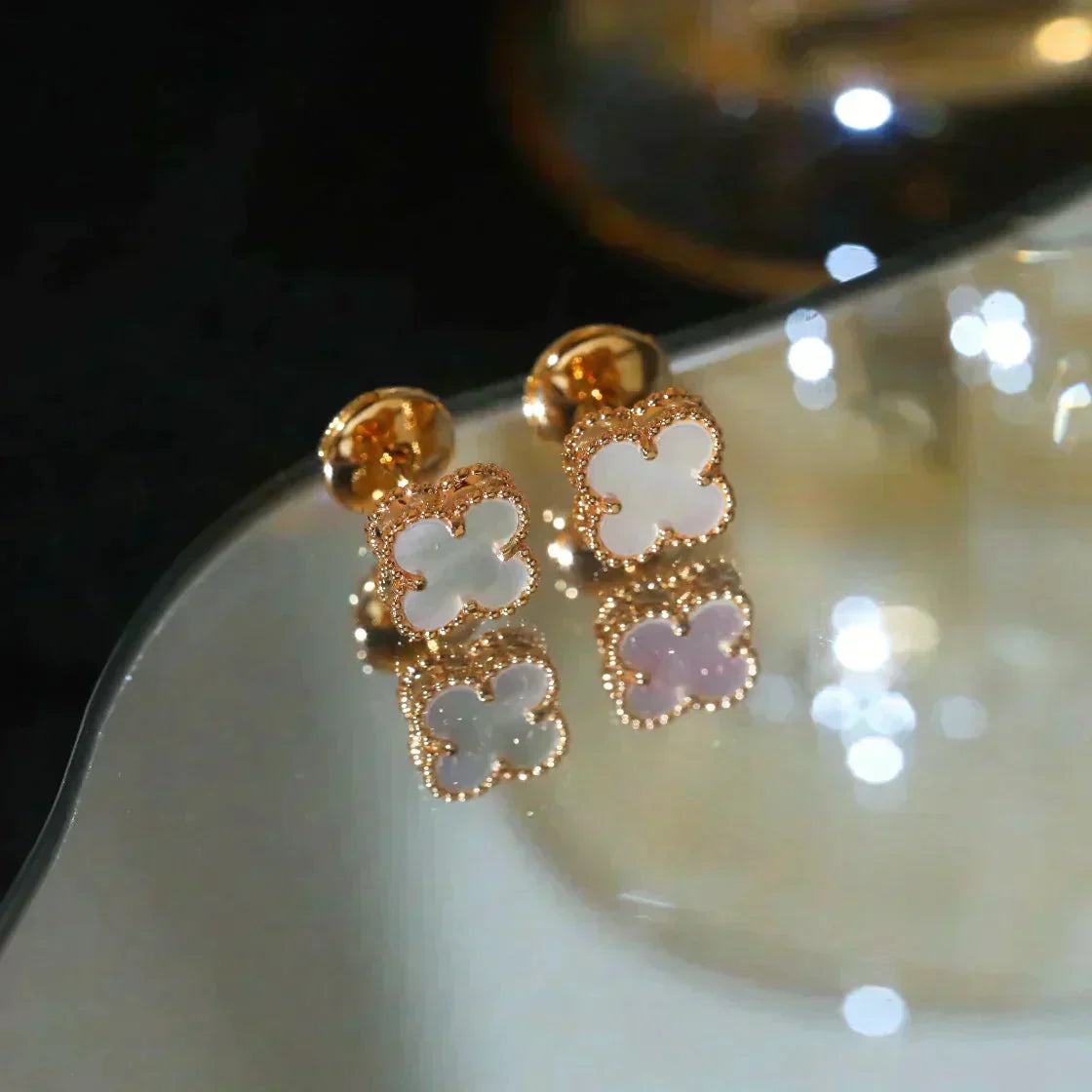 [Luxe]CLOVER MINI 9.5MM WHITE MOP EARRINGS