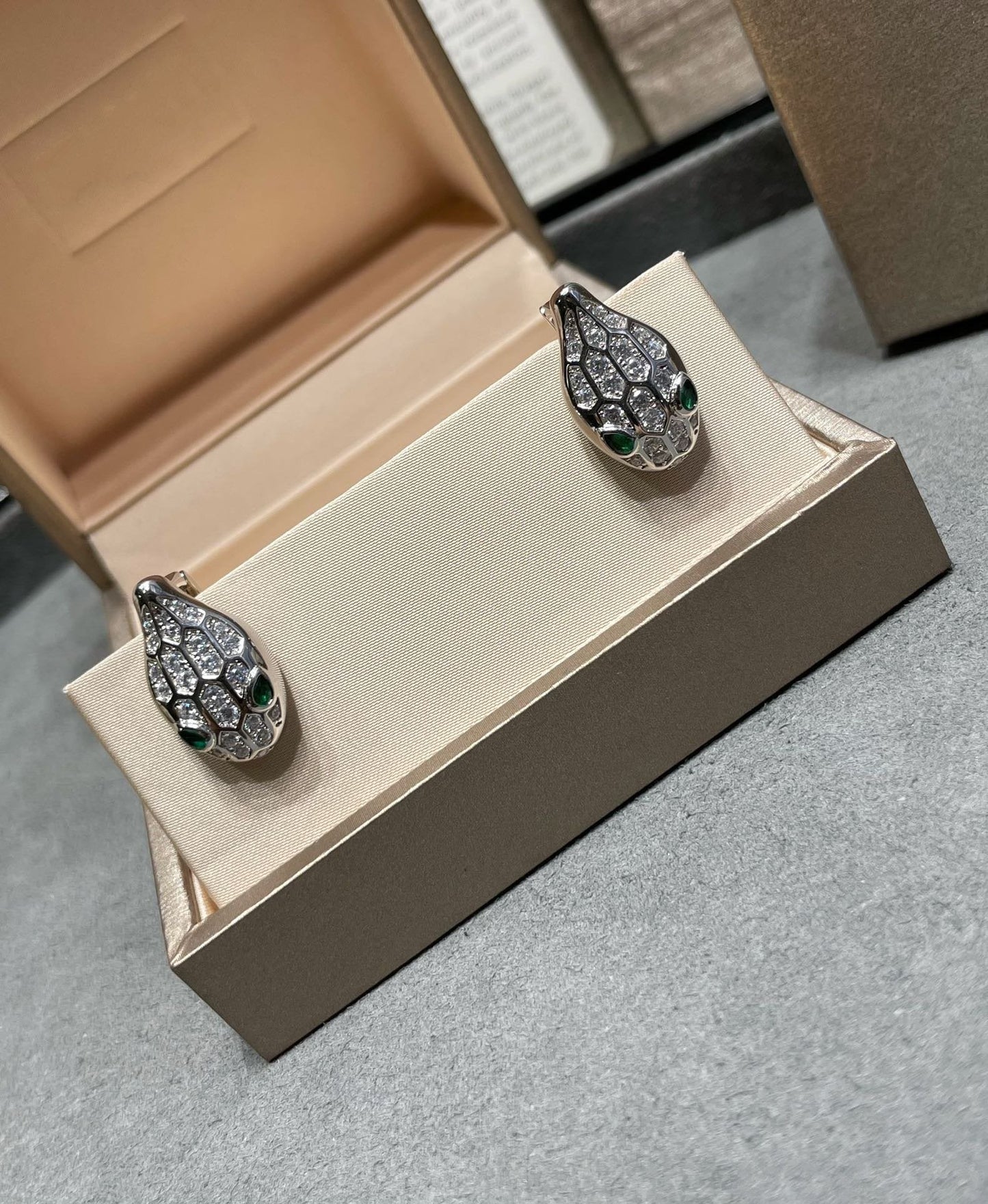 [Luxe]SERPENT DIAMOND STUD EARRINGS