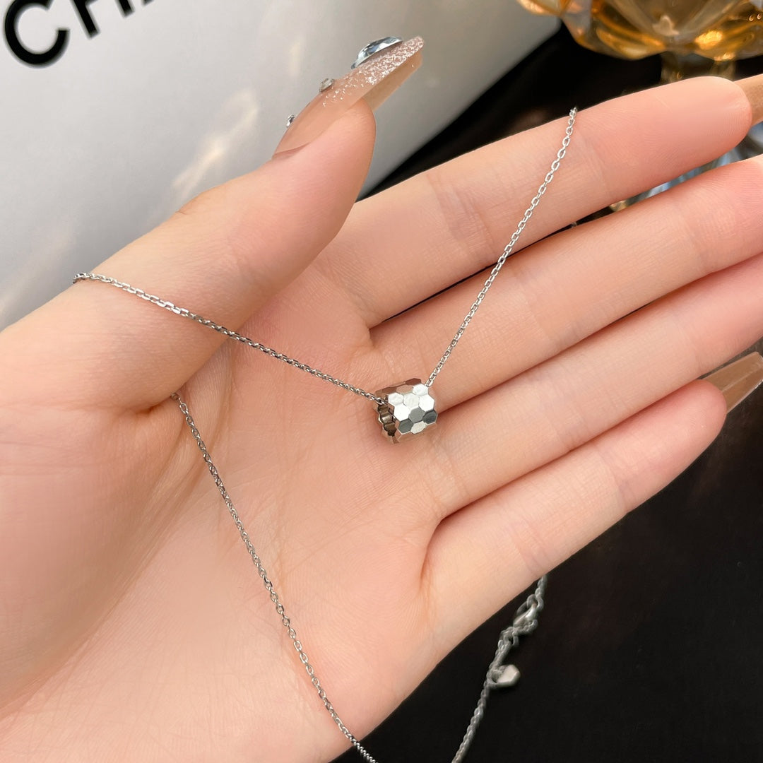 [Luxe]BEE MINI NECKLACE