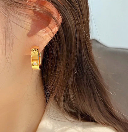 [LUXE]LOVE 5.5mm 1ダイヤモンドピアス