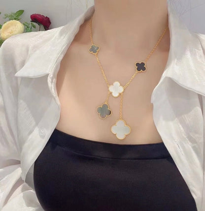 [LUXE] KETTE MIT 6 MUSTER-MOTIVEN, ONYX UND GOLD 