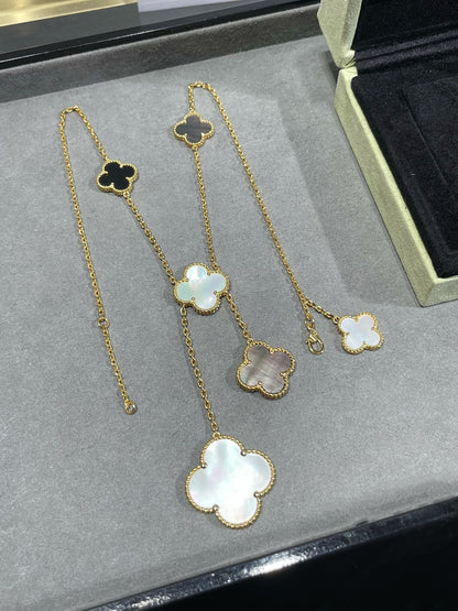 [LUXE] KETTE MIT 6 MUSTER-MOTIVEN, ONYX UND GOLD 