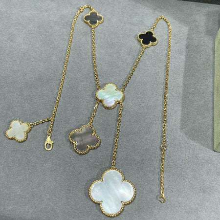 [LUXE] KETTE MIT 6 MUSTER-MOTIVEN, ONYX UND GOLD 