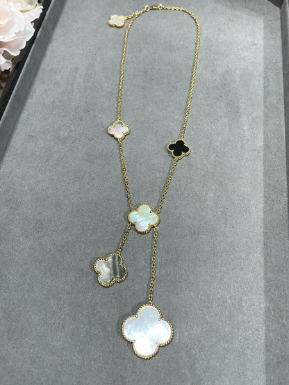 [LUXE] KETTE MIT 6 MUSTER-MOTIVEN, ONYX UND GOLD 
