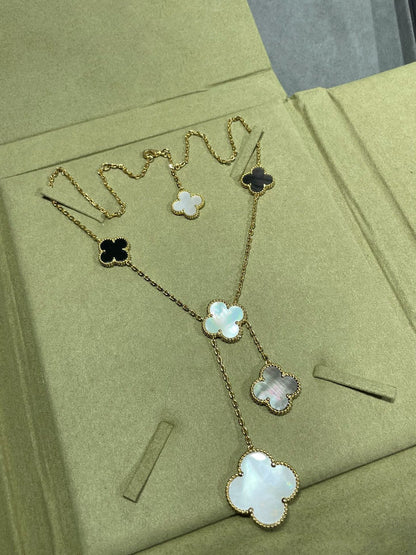 [LUXE] KETTE MIT 6 MUSTER-MOTIVEN, ONYX UND GOLD 