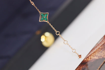 [LUXE]Armband mit Sternen- und Sonnenmotiven, 4 Motive, rosa Gold, Malachit