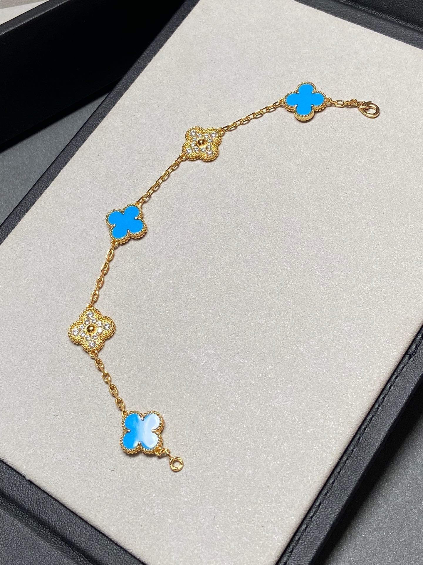 [Luxe]CLOVER 5 MOTIF BLUE CHALCEDONY DIAMOND GOLD BRACELET