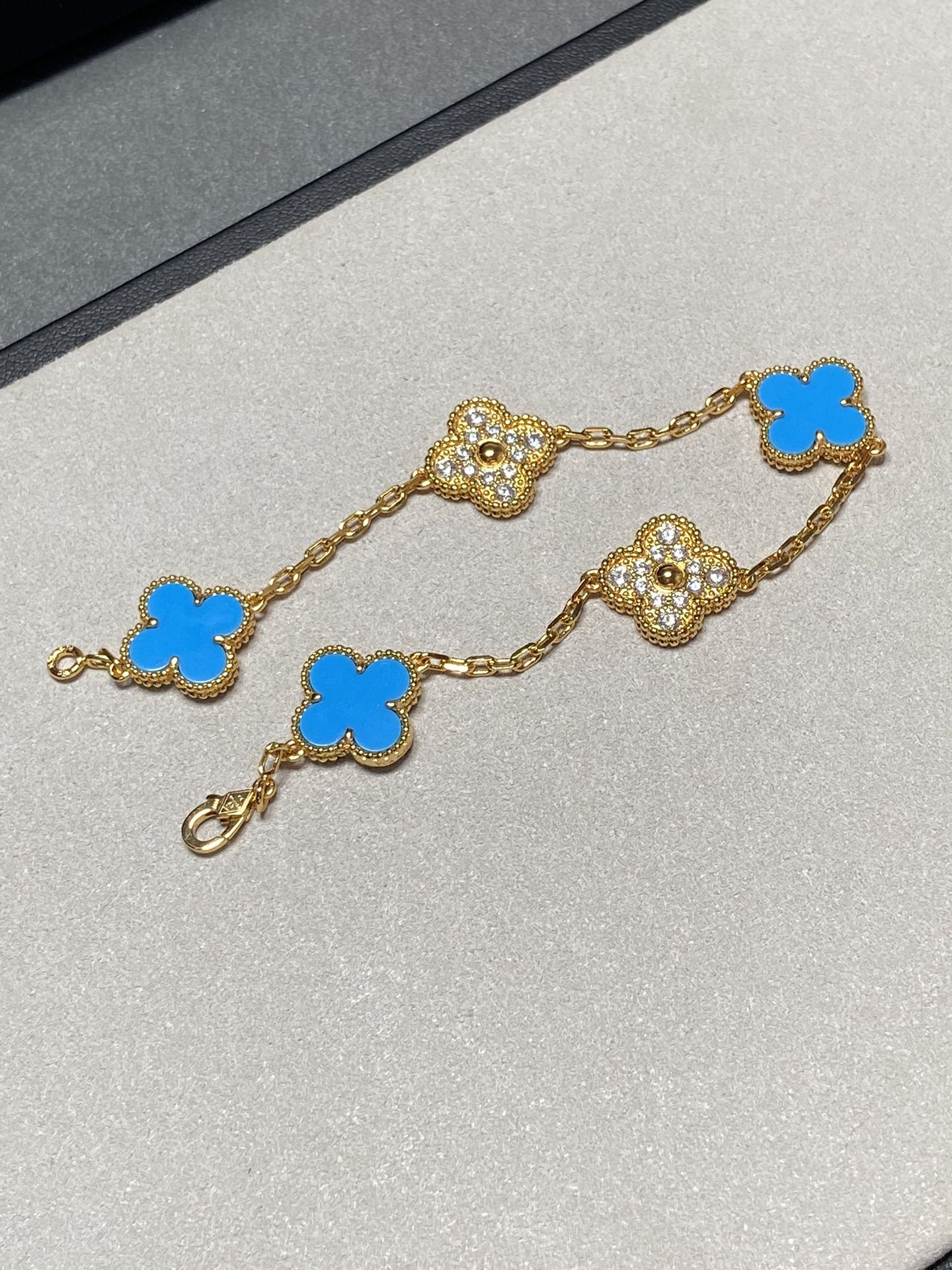 [Luxe]CLOVER 5 MOTIF BLUE CHALCEDONY DIAMOND GOLD BRACELET