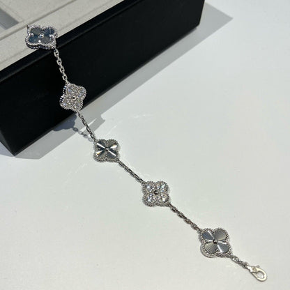 [LUXE] CLOVER 5 MOTIF LASER BRACELET COLLECTION