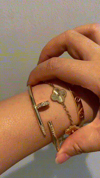 [Luxe Jewelery] Clover & Love & Juste 3-Piece Gold Bracelet Stack Set