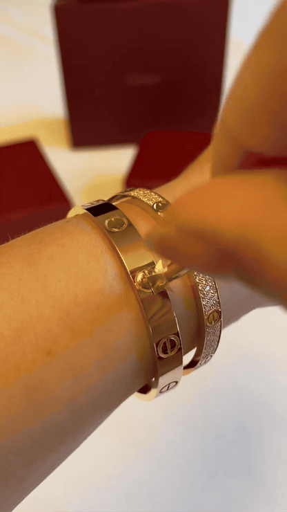 [Luxe Jewelery] LOVE  Classic & Diamond-Paved Bracelet Stack Set