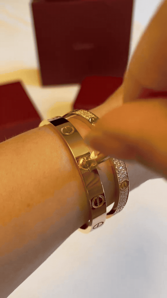 [Luxe Jewelery] LOVE  Classic & Diamond-Paved Bracelet Stack Set