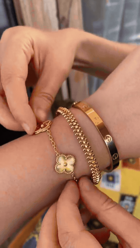[Luxe Jewelery] CLASH & Clover Laser 5-Motif & LOVE Brushed Bracelet Stack Set