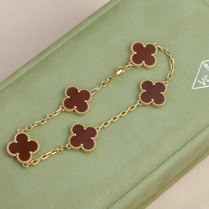 [LUXE] KLEE-ARMBAND MIT 5 MOTIVEN AUS ROTEM KARNEOL