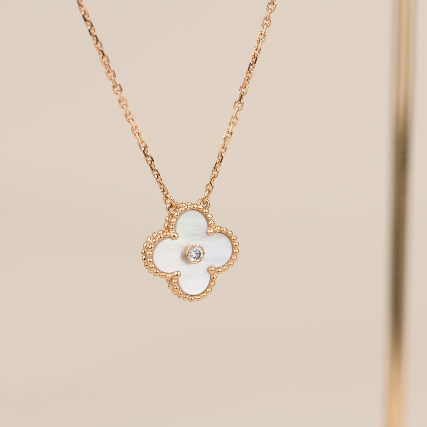 [Luxe]CLOVER 15MM DIAMOND WHITE FRITILLARIA NECKLACE