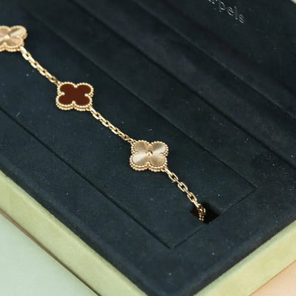 [LUXE] KLEE-ARMBAND MIT 5 MOTIVEN AUS ROTEM KARNEOL