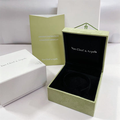 [LUXE] VA CLOVER BOX GIFT BAG