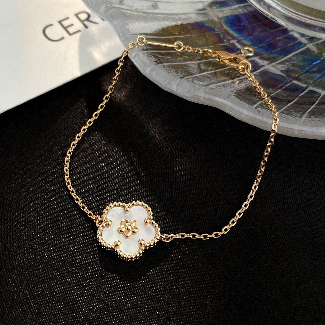 [Luxe]LUCKY WHITE MOP PLUM BLOSSOM  BRACELET