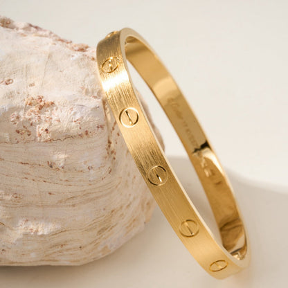 [Luxe Jewelery] LOVE Brushed & Lucky Spring Butterfly 5-Motif Bracelet Stack Set