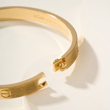 [Luxe Jewelery] CLASH & Clover Laser 5-Motif & LOVE Brushed Bracelet Stack Set