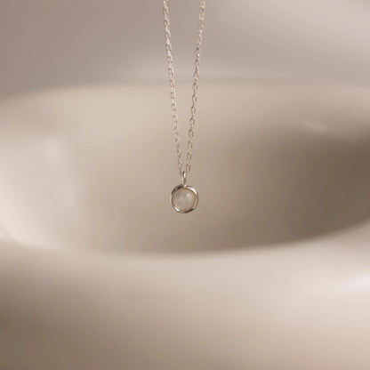 ムーンストーンチャームネックレス