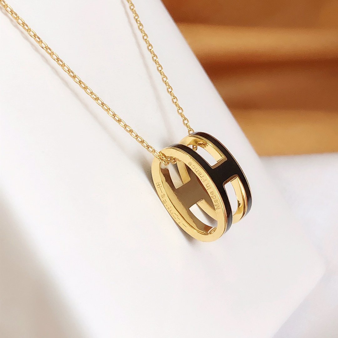 [Luxe]HM CLIC BLACK ENAMEL GOLD NECKLACE