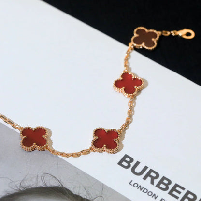[LUXE] KLEE-ARMBAND MIT 5 MOTIVEN AUS ROTEM KARNEOL