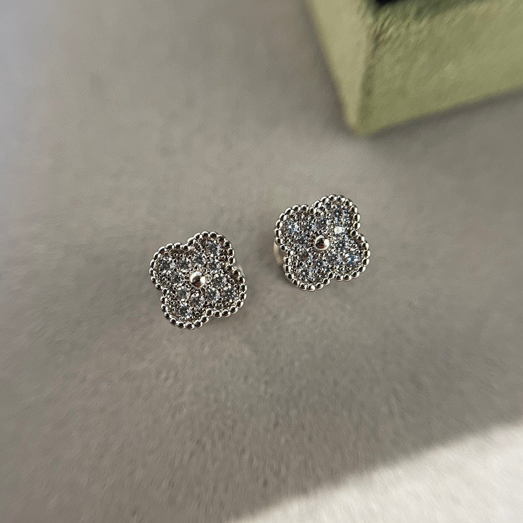 [Luxe]CLOVER MINI DIAMOND STUD EARRINGS