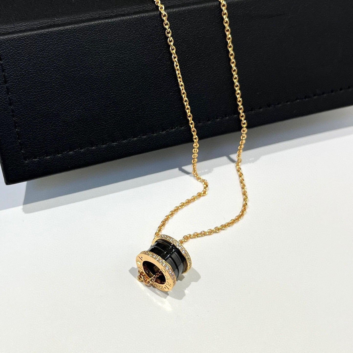 [Luxe]ZERO 1 BLACK CERAMIC DIAMOND PINK GOLD NECKLACE